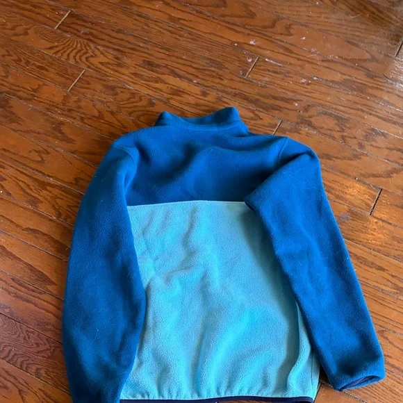 Patagonia Two-Tone Blue Crewneck Fleece Pullover - Picture 4 of 5